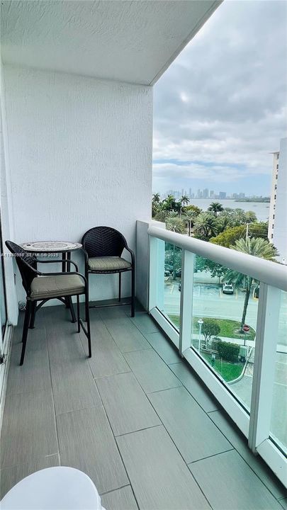 For Rent: $2,950 (1 beds, 1 baths, 900 Square Feet)