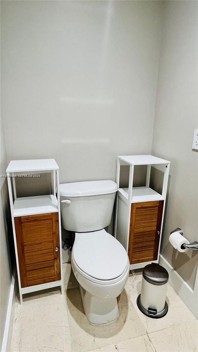 For Rent: $2,950 (1 beds, 1 baths, 900 Square Feet)