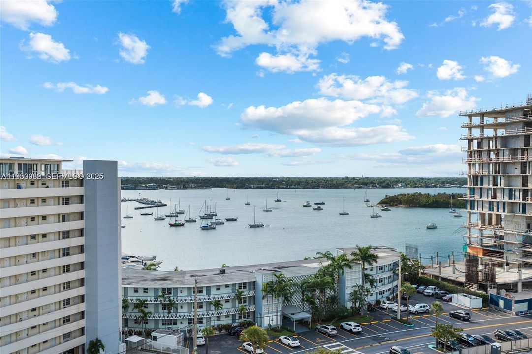 For Rent: $2,950 (1 beds, 1 baths, 900 Square Feet)