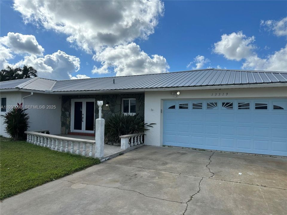 待售: $750,000 (3 贝兹, 2 浴室, 1850 平方英尺)