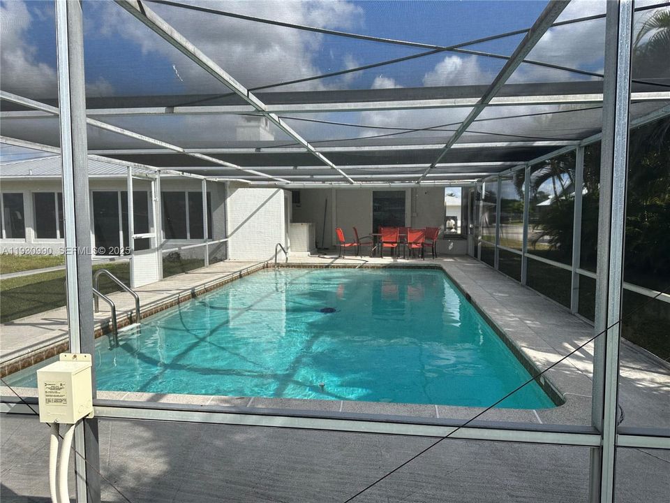 待售: $750,000 (3 贝兹, 2 浴室, 1850 平方英尺)