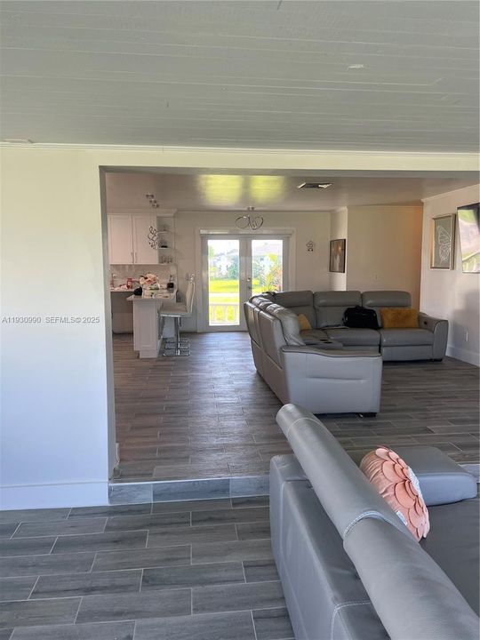 待售: $750,000 (3 贝兹, 2 浴室, 1850 平方英尺)