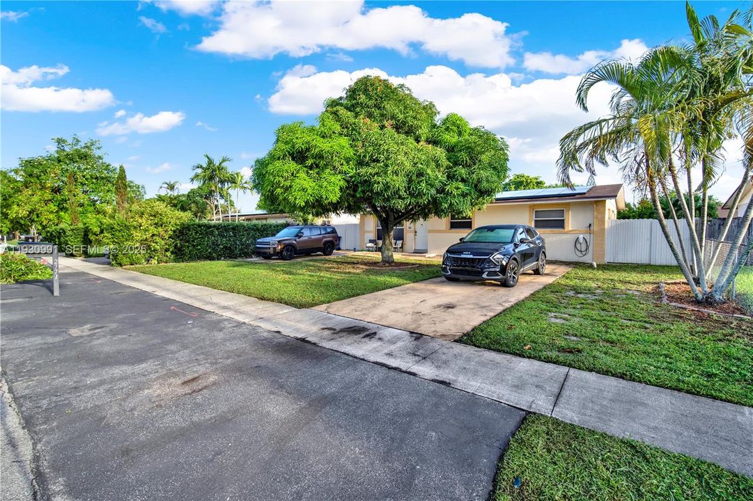 For Sale: $400,000 (3 beds, 2 baths, 1144 Square Feet)