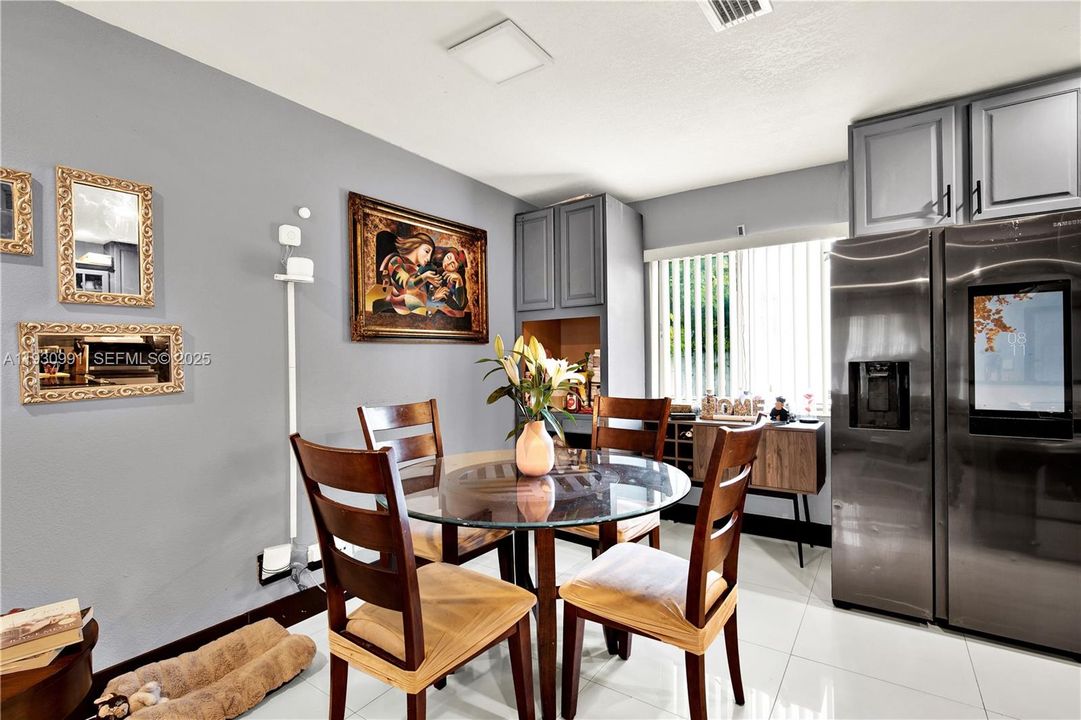 For Sale: $400,000 (3 beds, 2 baths, 1144 Square Feet)