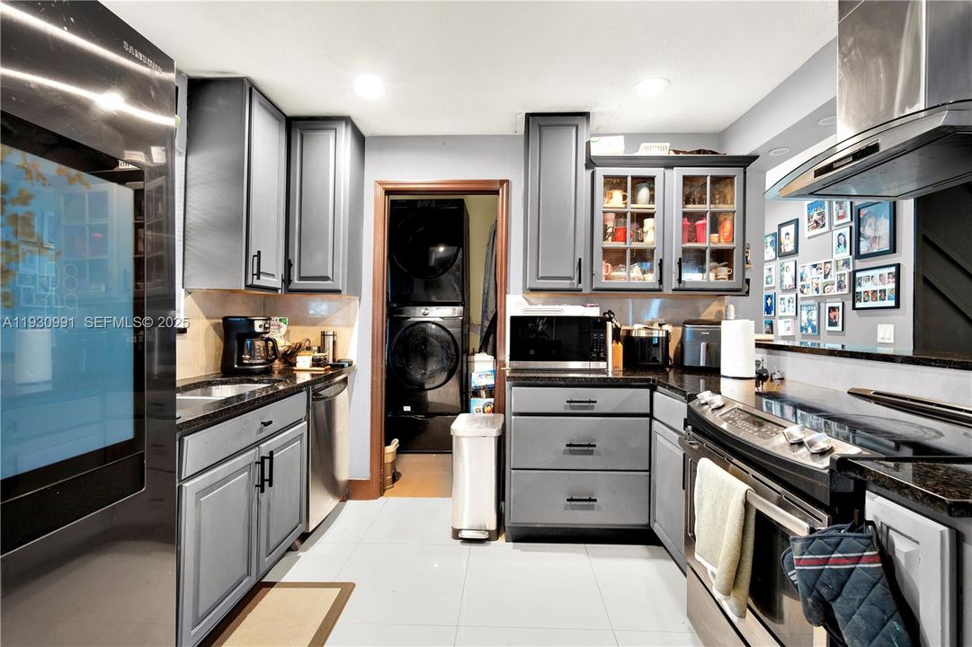 For Sale: $400,000 (3 beds, 2 baths, 1144 Square Feet)