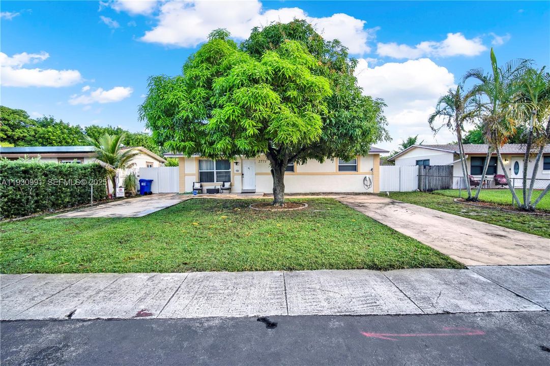 For Sale: $400,000 (3 beds, 2 baths, 1144 Square Feet)