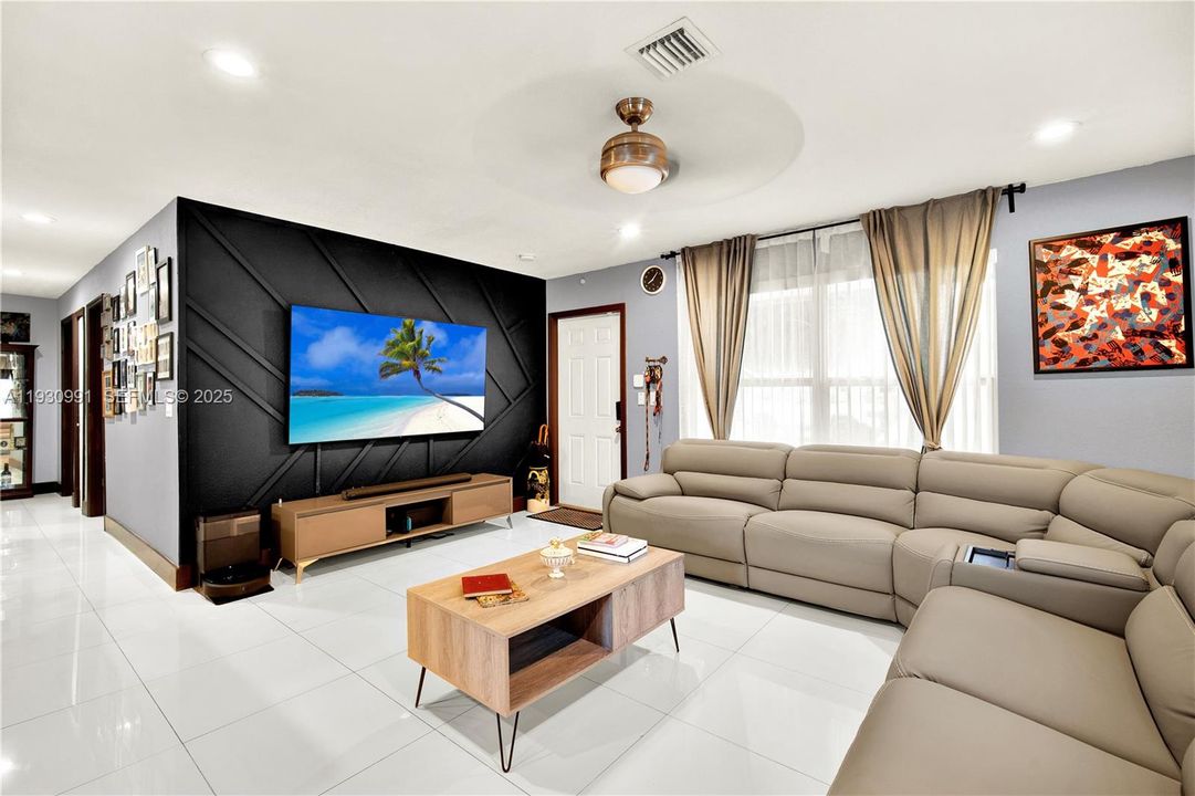 For Sale: $400,000 (3 beds, 2 baths, 1144 Square Feet)