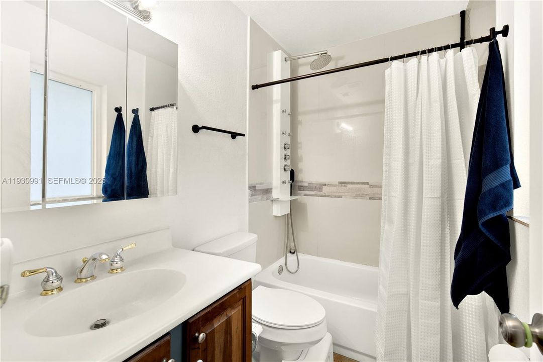 For Sale: $400,000 (3 beds, 2 baths, 1144 Square Feet)