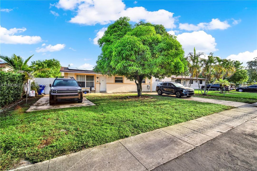 For Sale: $400,000 (3 beds, 2 baths, 1144 Square Feet)