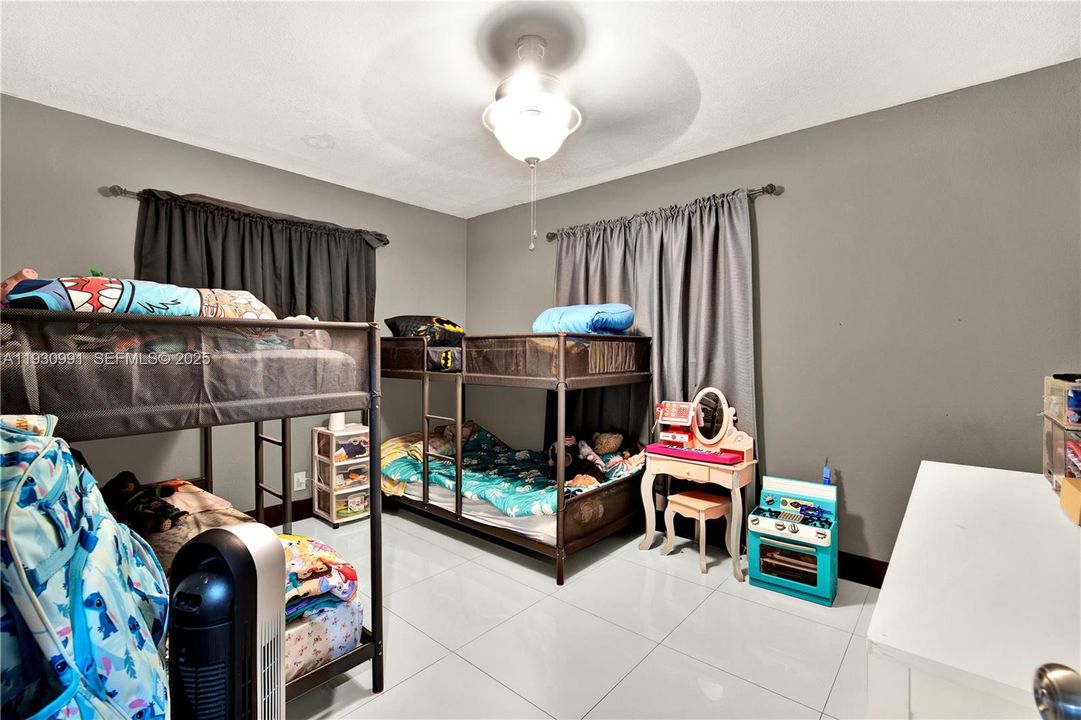 For Sale: $400,000 (3 beds, 2 baths, 1144 Square Feet)