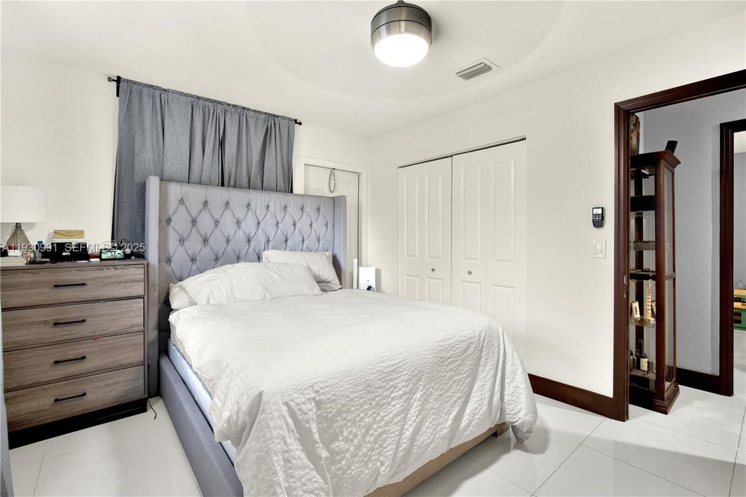 For Sale: $400,000 (3 beds, 2 baths, 1144 Square Feet)