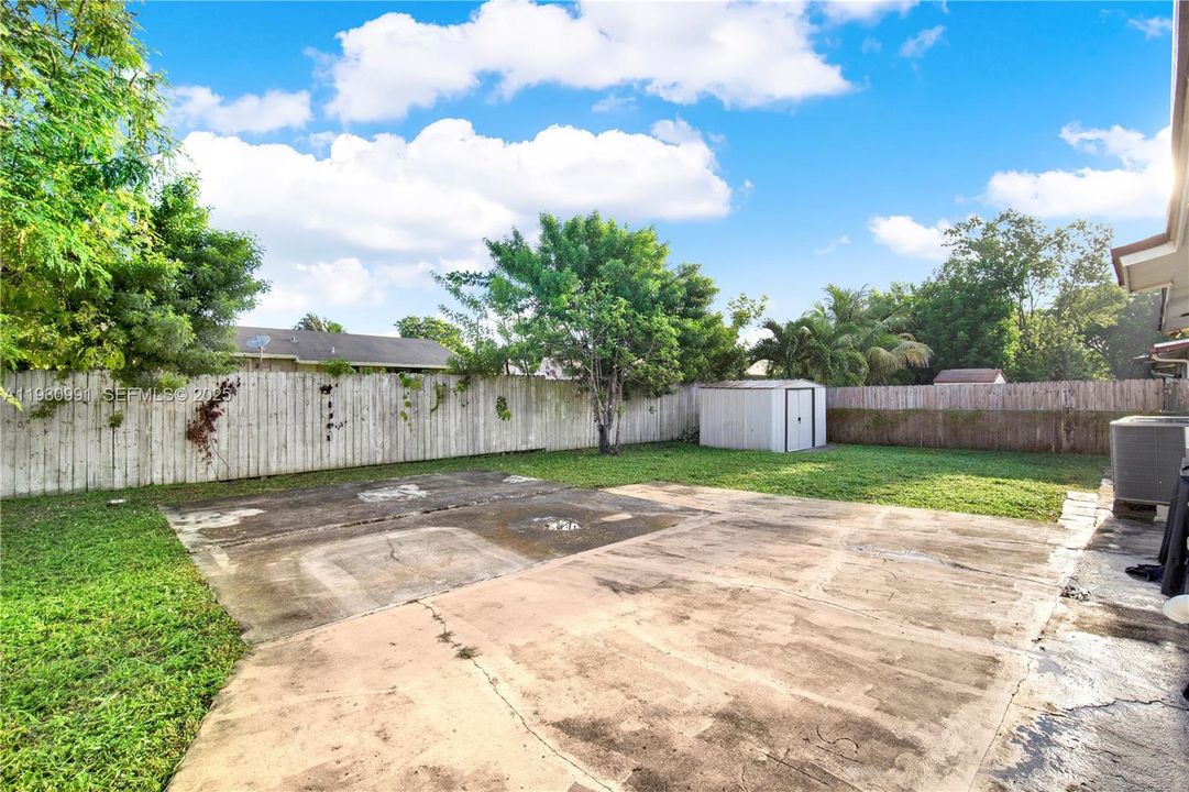 For Sale: $400,000 (3 beds, 2 baths, 1144 Square Feet)