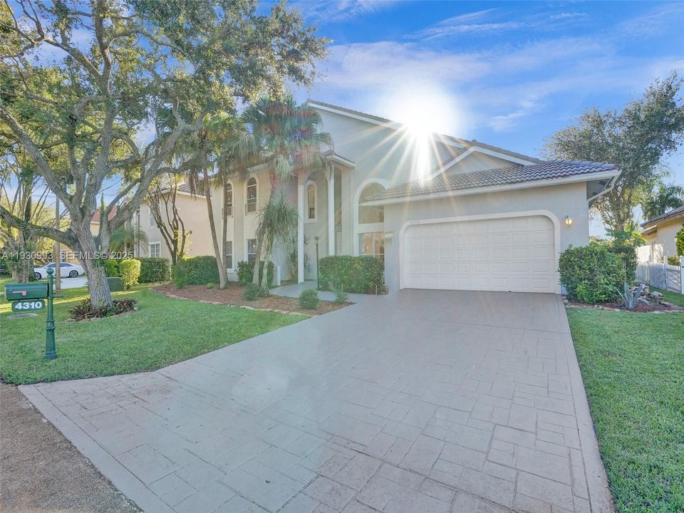 En Renta: $5,800 (5 camas, 3 baños, 3296 Pies cuadrados)