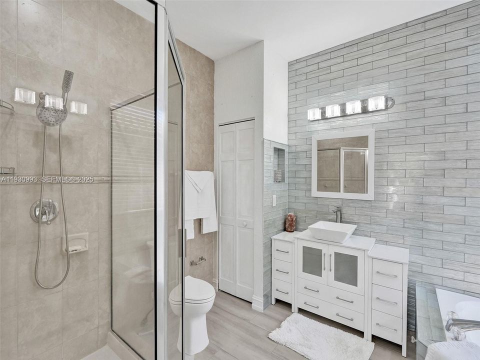 En Renta: $5,800 (5 camas, 3 baños, 3296 Pies cuadrados)