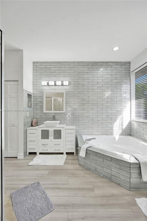 En Renta: $5,800 (5 camas, 3 baños, 3296 Pies cuadrados)