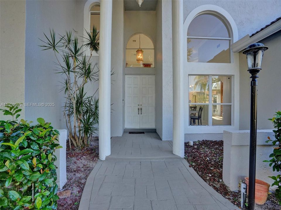 En Renta: $5,800 (5 camas, 3 baños, 3296 Pies cuadrados)