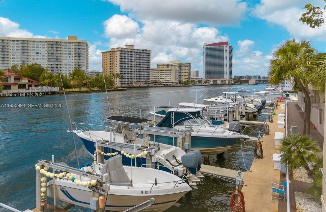 En Venta: $399,000 (2 camas, 2 baños, 1240 Pies cuadrados)