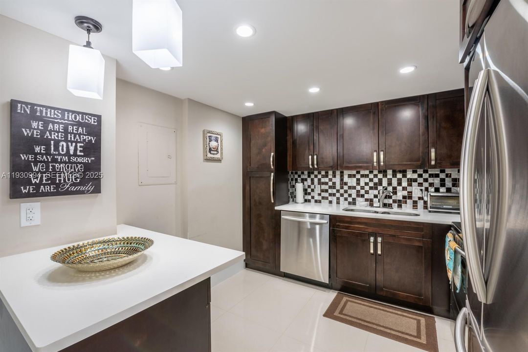 En Venta: $399,000 (2 camas, 2 baños, 1240 Pies cuadrados)