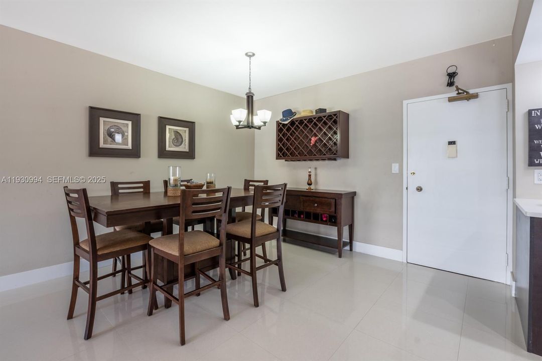 En Venta: $399,000 (2 camas, 2 baños, 1240 Pies cuadrados)