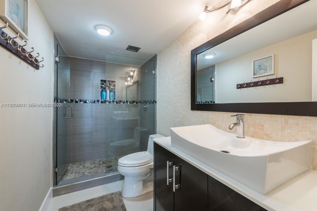 En Venta: $399,000 (2 camas, 2 baños, 1240 Pies cuadrados)