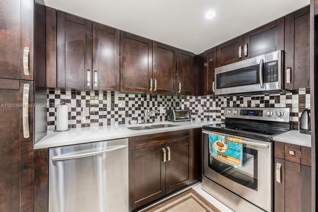 En Venta: $399,000 (2 camas, 2 baños, 1240 Pies cuadrados)