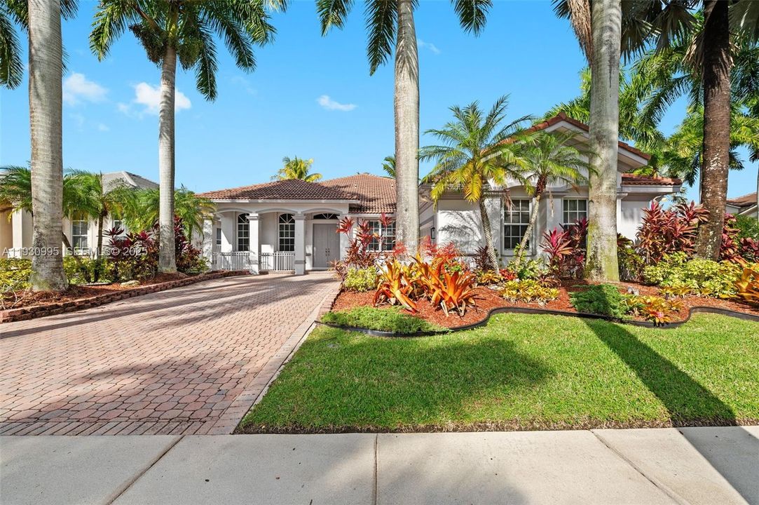 出租: $6,600 (4 贝兹, 2 浴室, 2674 平方英尺)