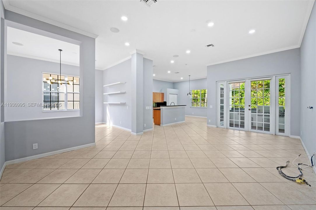 出租: $6,600 (4 贝兹, 2 浴室, 2674 平方英尺)