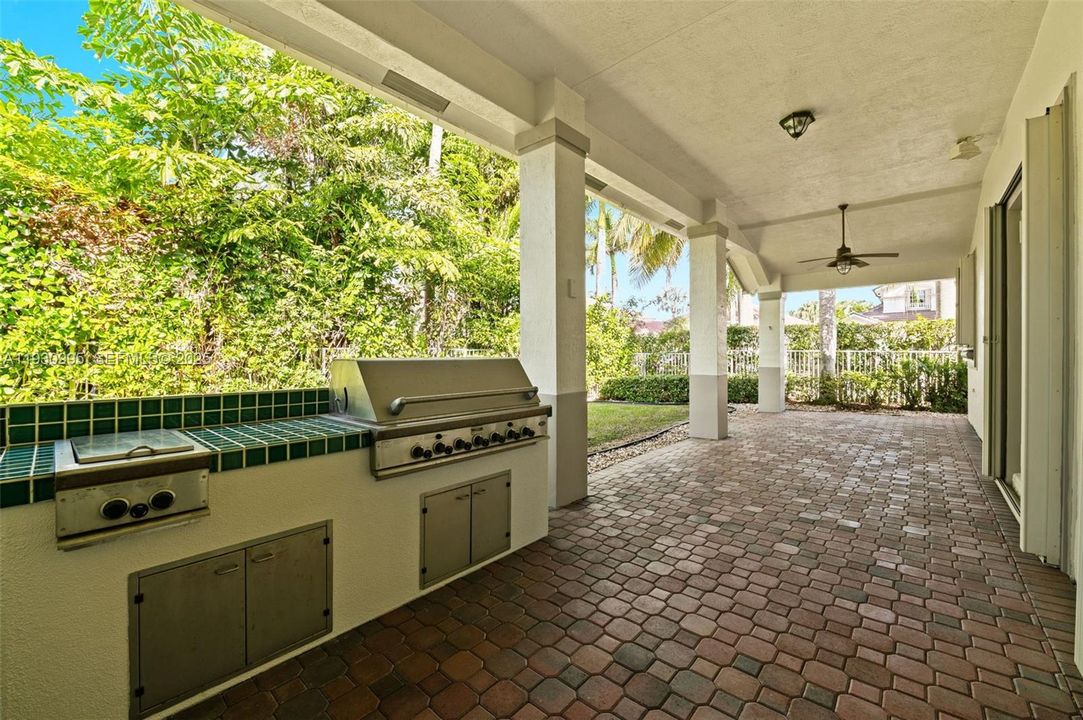 出租: $6,600 (4 贝兹, 2 浴室, 2674 平方英尺)