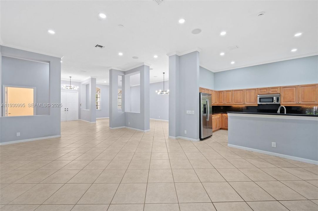 出租: $6,600 (4 贝兹, 2 浴室, 2674 平方英尺)