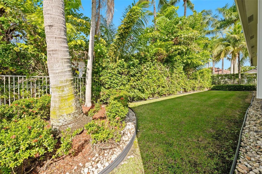 出租: $6,600 (4 贝兹, 2 浴室, 2674 平方英尺)