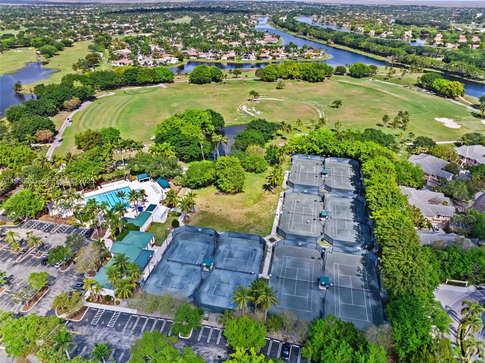 出租: $6,600 (4 贝兹, 2 浴室, 2674 平方英尺)