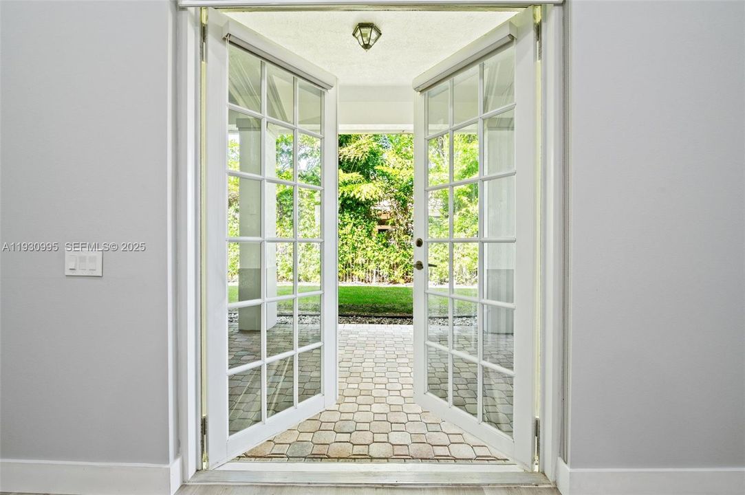 出租: $6,600 (4 贝兹, 2 浴室, 2674 平方英尺)