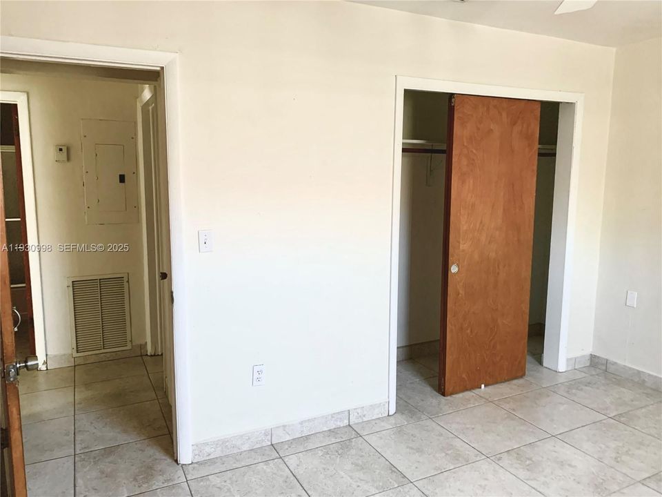 For Rent: $2,399 (2 beds, 1 baths, 2227 Square Feet)