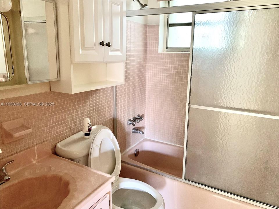 For Rent: $2,399 (2 beds, 1 baths, 2227 Square Feet)