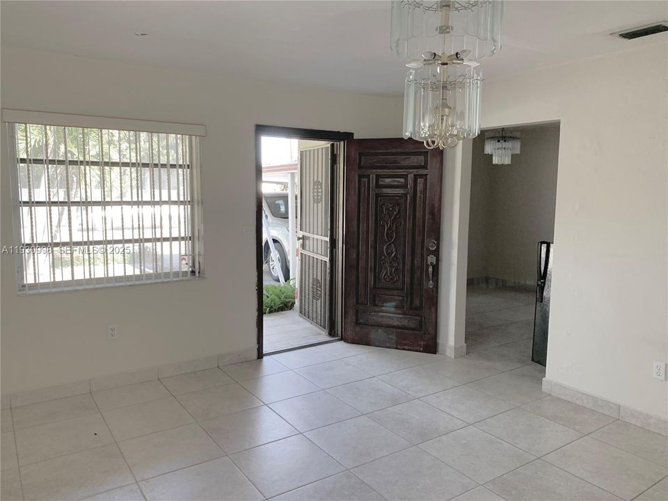 For Rent: $2,399 (2 beds, 1 baths, 2227 Square Feet)