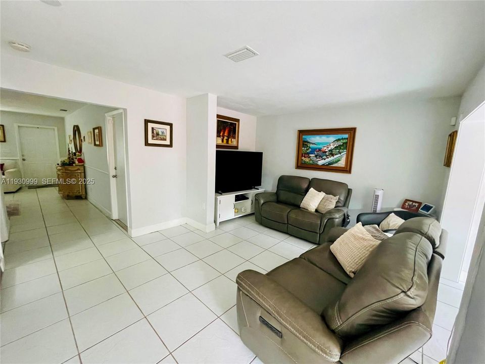 For Sale: $499,000 (3 beds, 3 baths, 1488 Square Feet)