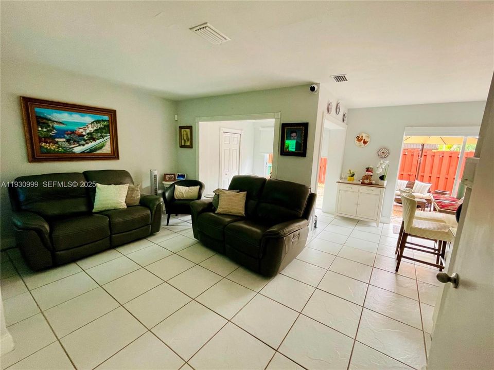 For Sale: $499,000 (3 beds, 3 baths, 1488 Square Feet)