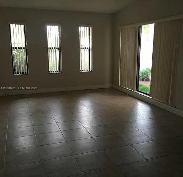 For Rent: $2,700 (2 beds, 2 baths, 1236 Square Feet)