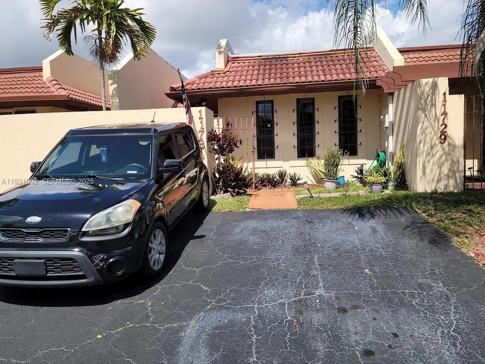 For Rent: $2,700 (2 beds, 2 baths, 1236 Square Feet)