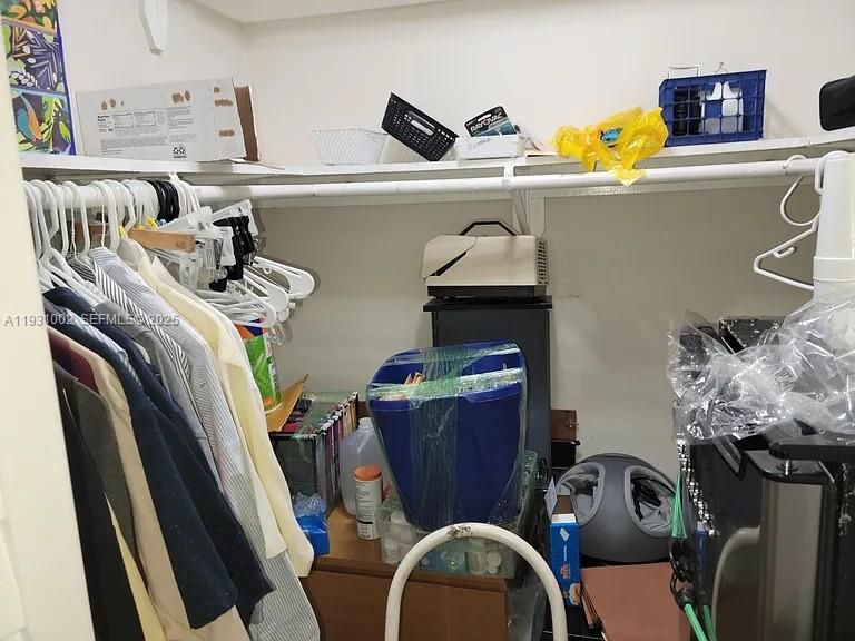 For Rent: $2,700 (2 beds, 2 baths, 1236 Square Feet)