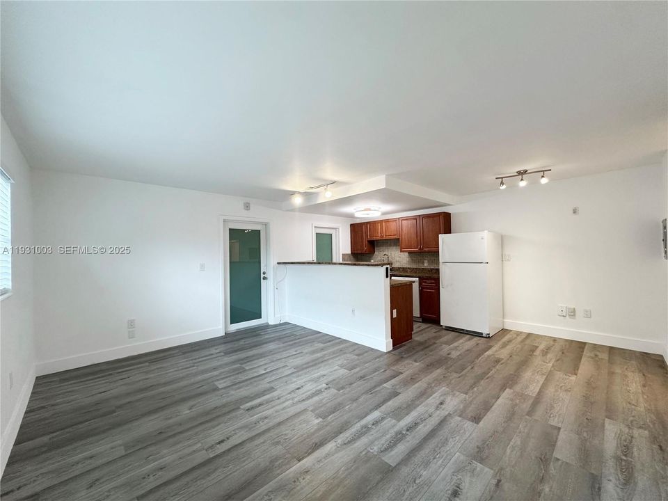 For Rent: $2,500 (1 beds, 1 baths, 600 Square Feet)