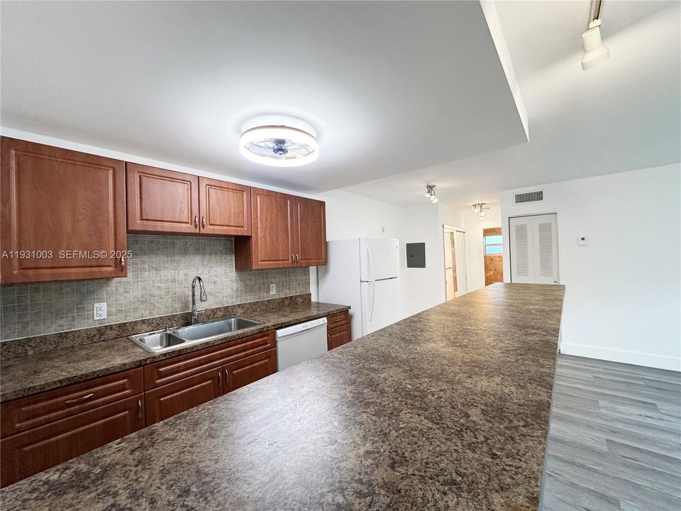 For Rent: $2,500 (1 beds, 1 baths, 600 Square Feet)