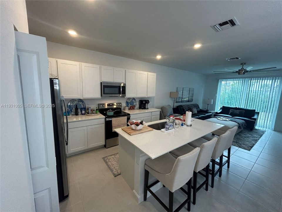 For Rent: $2,500 (3 beds, 2 baths, 1632 Square Feet)