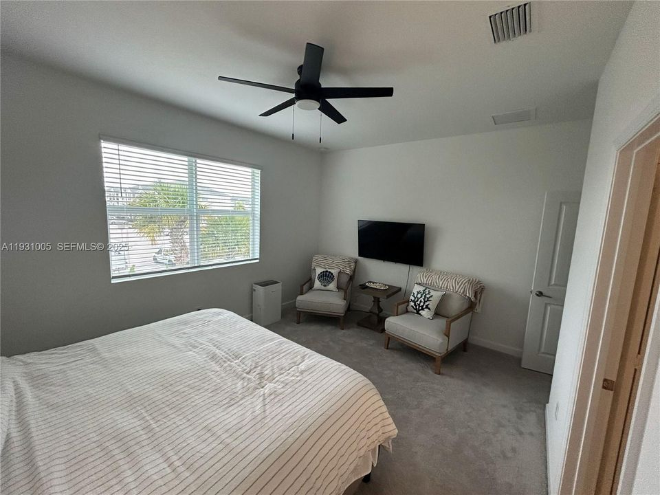 For Rent: $2,500 (3 beds, 2 baths, 1632 Square Feet)