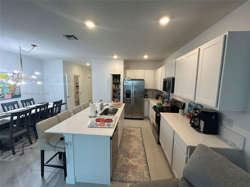 For Rent: $2,500 (3 beds, 2 baths, 1632 Square Feet)