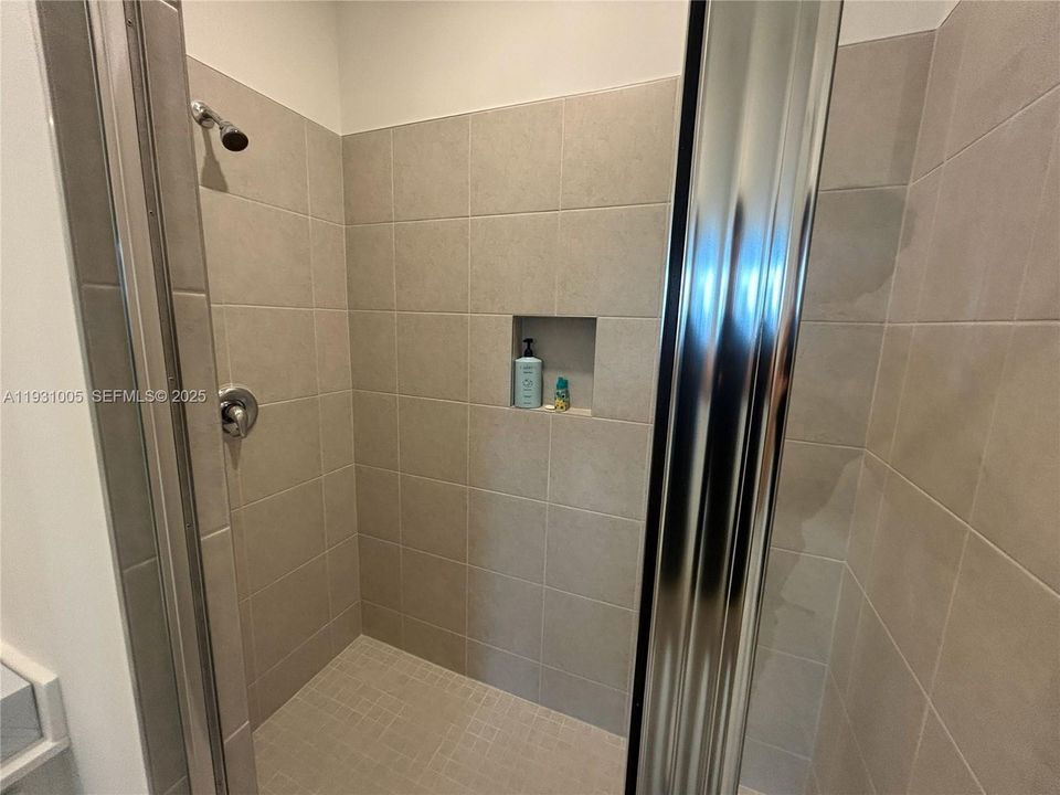 For Rent: $2,500 (3 beds, 2 baths, 1632 Square Feet)