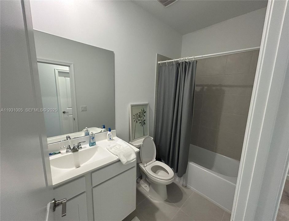 For Rent: $2,500 (3 beds, 2 baths, 1632 Square Feet)