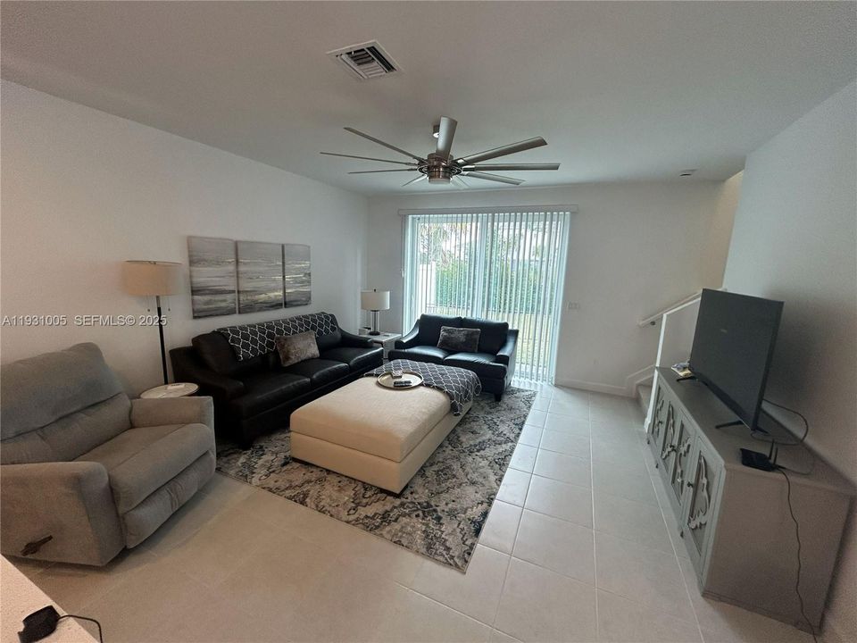 For Rent: $2,500 (3 beds, 2 baths, 1632 Square Feet)