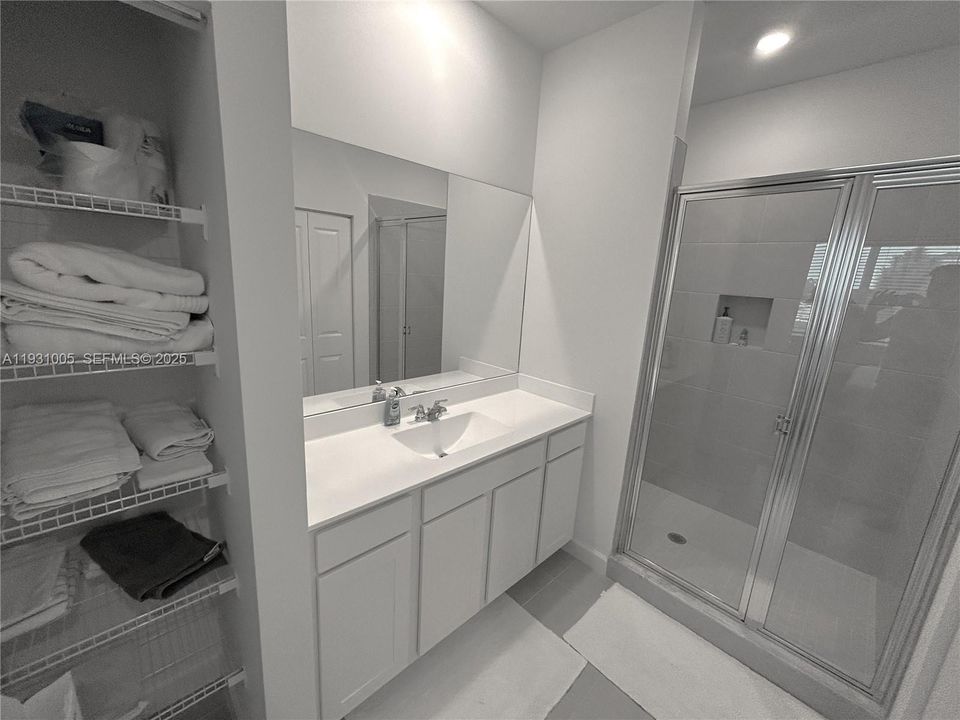 For Rent: $2,500 (3 beds, 2 baths, 1632 Square Feet)