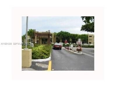 DECAL ENTRANCE FOR RESIDENTS